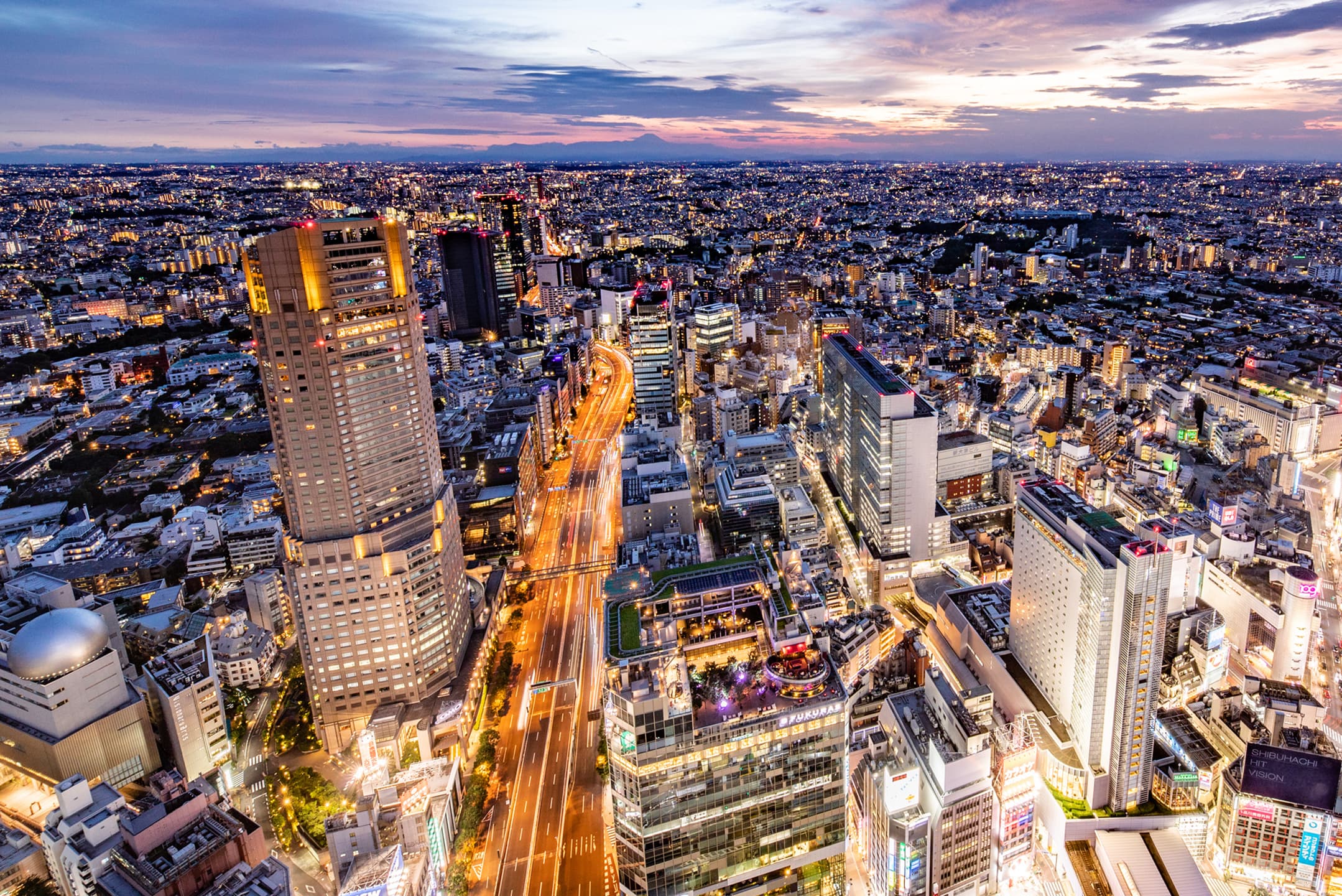 渋谷で女子二人旅!2026年最新おすすめ宿・ホテル5選【駅近・夜景・大浴場】
